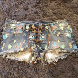 Kendall & Kylie Aztec shorts size 5